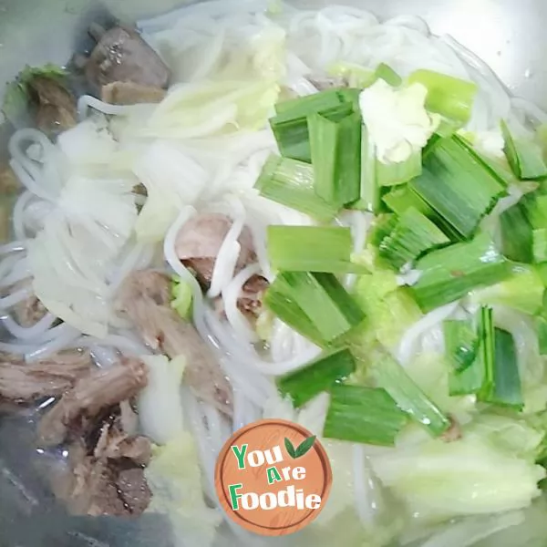 Boiled rice noodles in pigeon soup