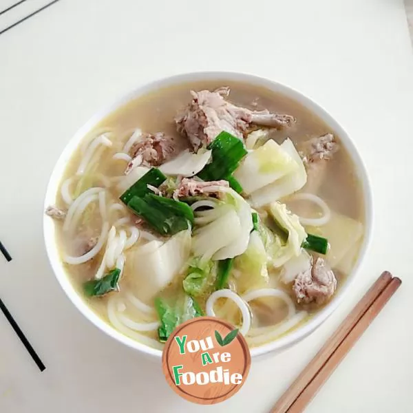 Boiled rice noodles in pigeon soup