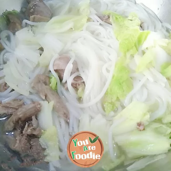 Boiled rice noodles in pigeon soup