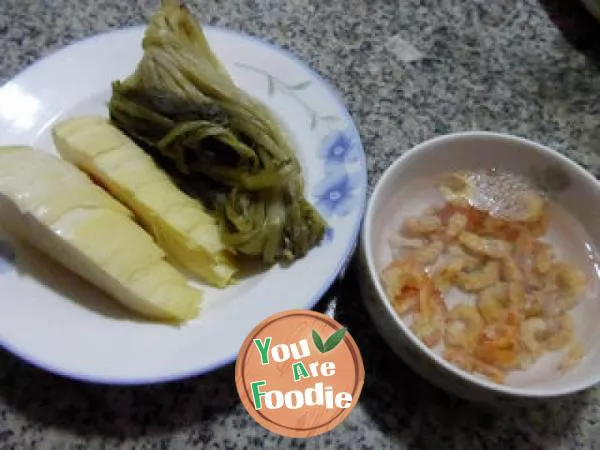 Stir fried winter bamboo shoots with sauteed sauerkraut