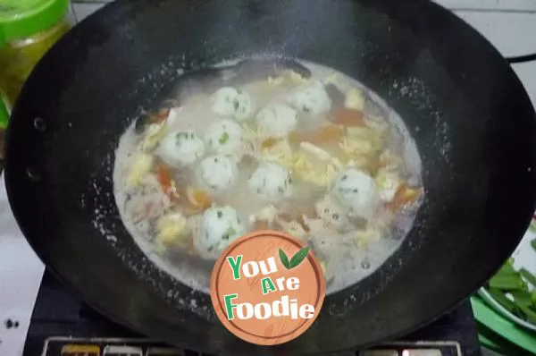 Tomato fish ball and egg soup