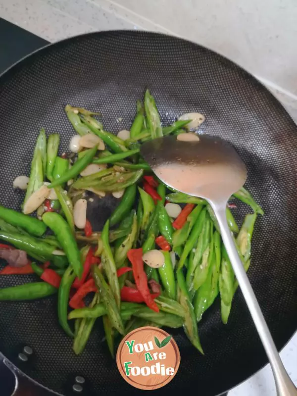 Sauteed Beef Fillet with Hot Green Pepper