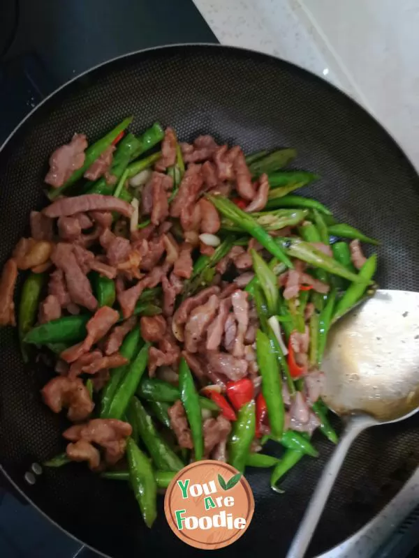 Sauteed Beef Fillet with Hot Green Pepper