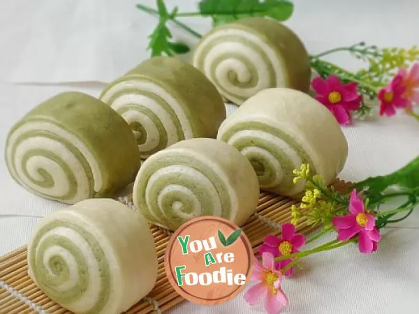 Green tea double color steamed bun roll