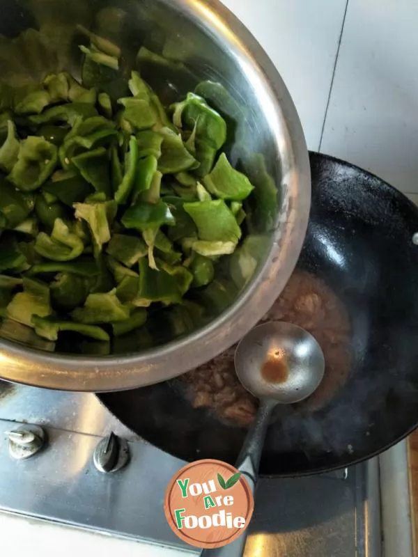 Fried meat with vegetable pepper