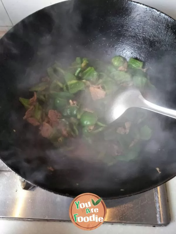 Fried meat with vegetable pepper