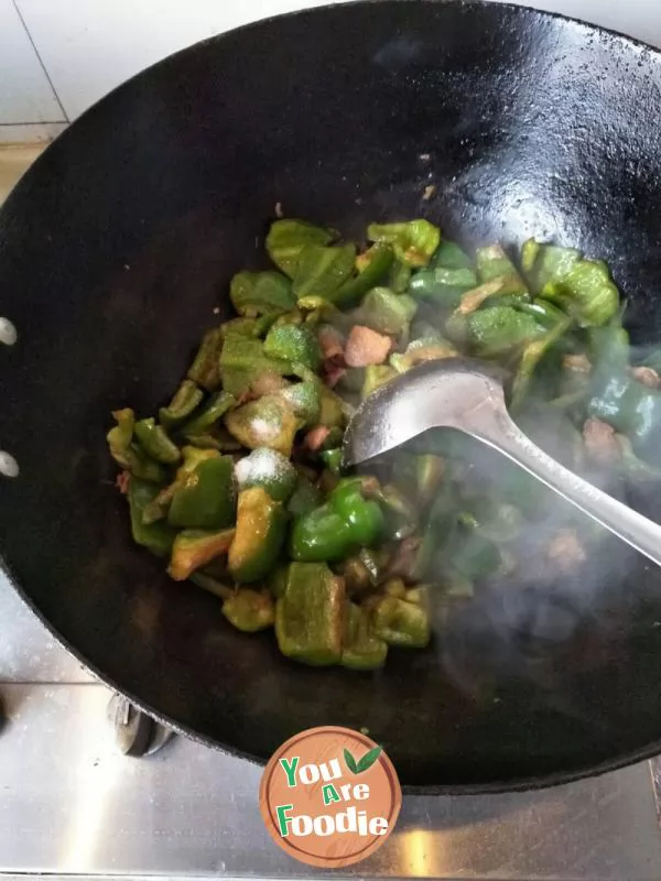 Fried meat with vegetable pepper