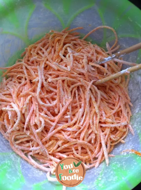 Steamed shredded carrot with flour