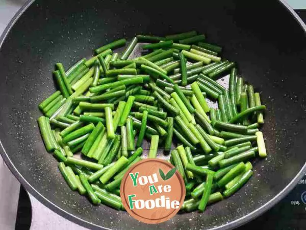 Fried duck slices with garlic moss