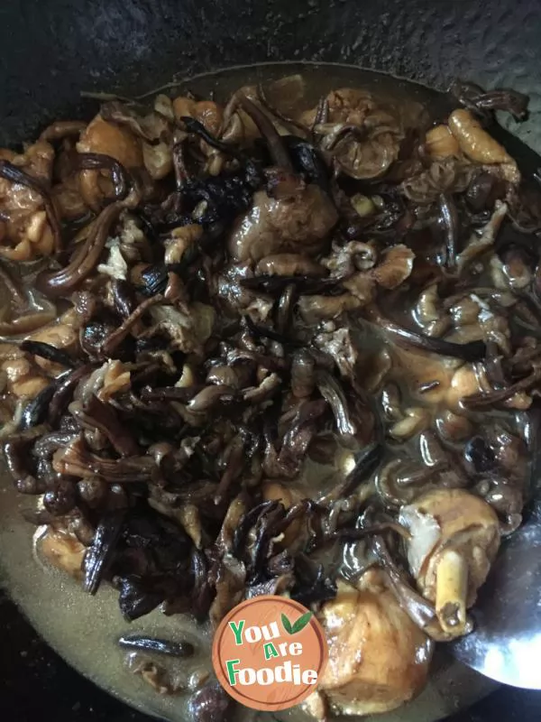 Stewed chicken leg with mushroom vermicelli