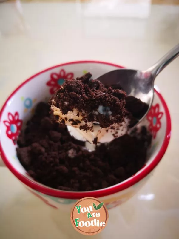 Oreo yogurt pot