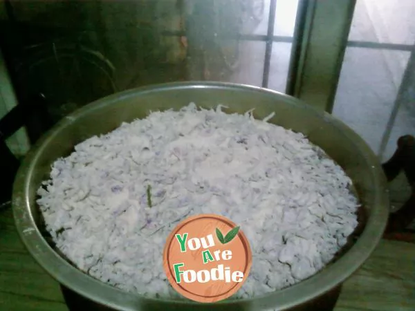 Xuzhou special home cooked rice steamed with Wisteria flowers