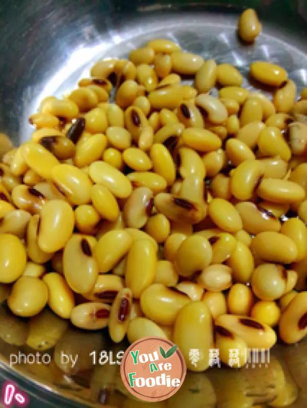 Fried soybean with green bamboo shoots and radish