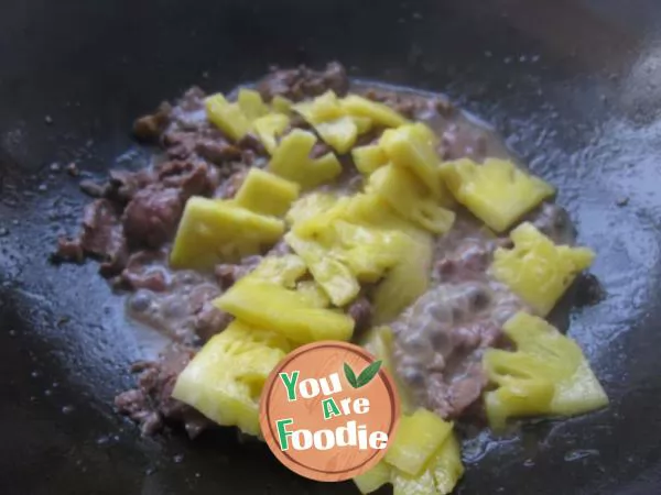 Fried pineapple with beef