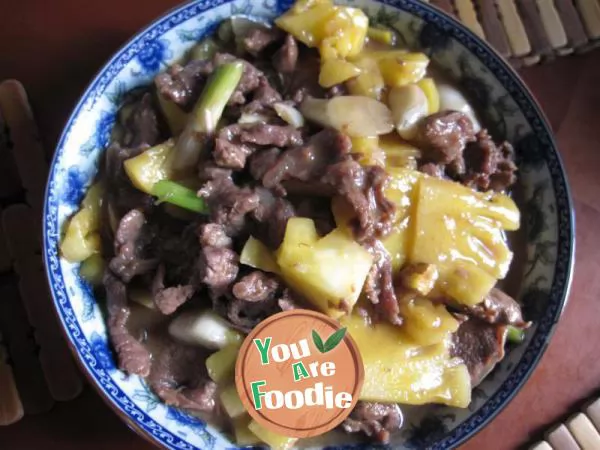 Fried pineapple with beef