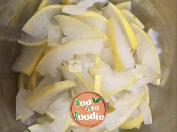 Pomelo peel in cold sauce