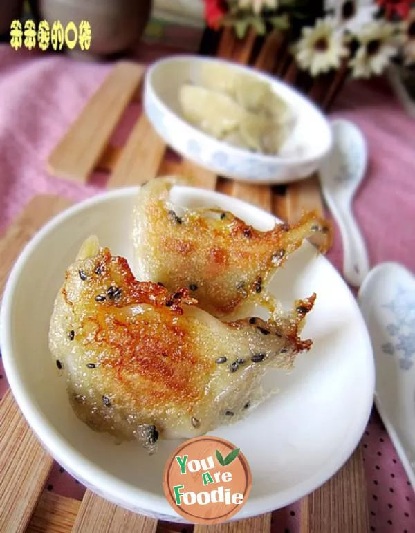 Fried-dumplings-with-celery-and-pork