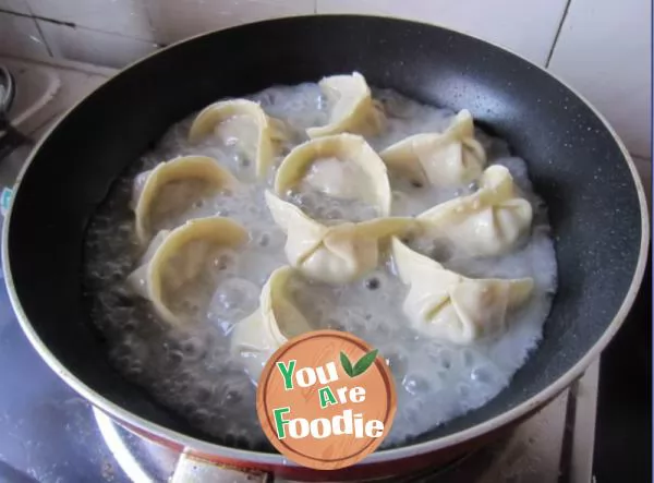 Fried dumplings with celery and pork