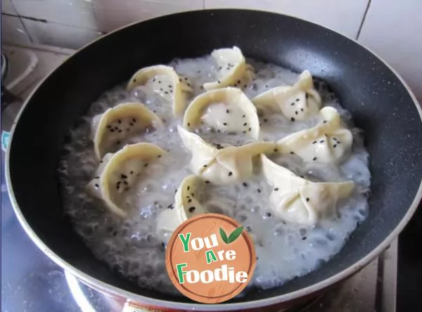 Fried dumplings with celery and pork