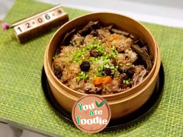 Duck leg rice with lotus leaf and glutinous rice