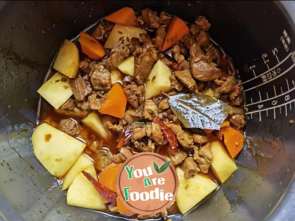 Stewed mutton with carrots and potatoes