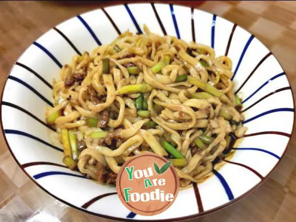 Fried-noodles-with-garlic-sauce