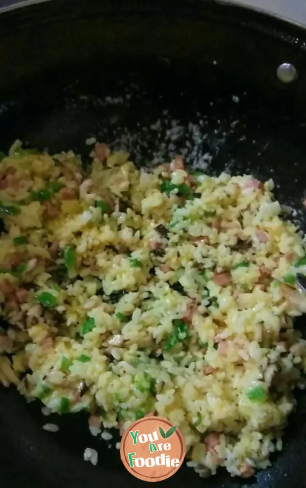 Fried rice with mushroom and egg