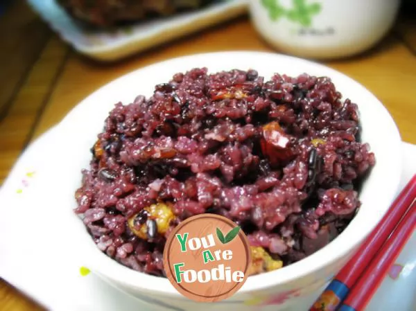 Three step stewing to produce soft and glutinous [red dates and black rice]