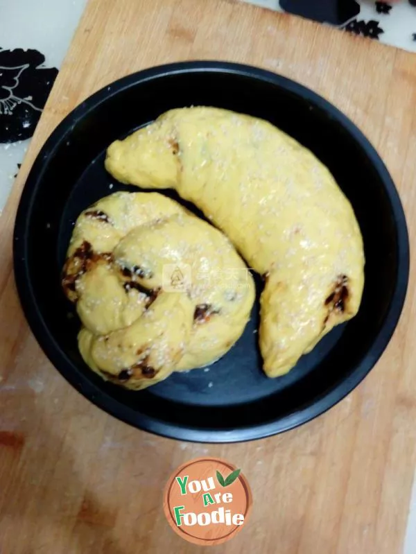 Pumpkin bean paste bread in soup