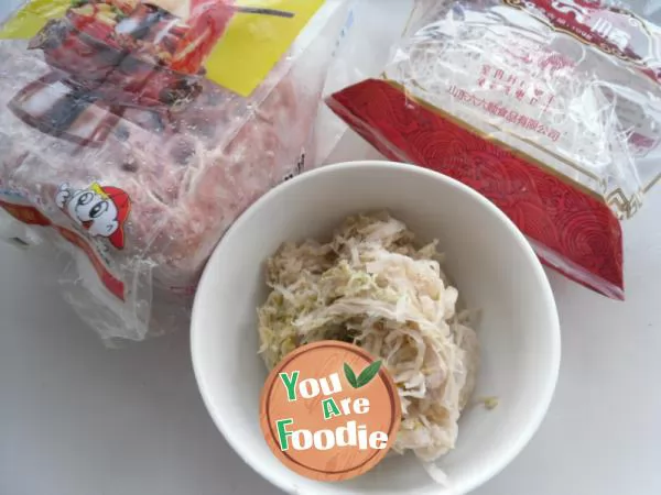 Boiled pickled cabbage with sliced mutton