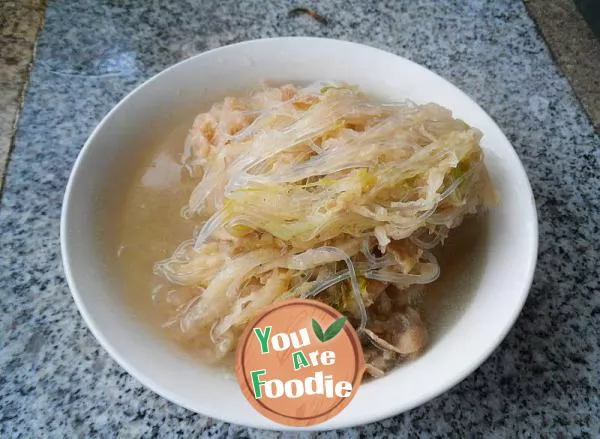 Boiled pickled cabbage with sliced mutton