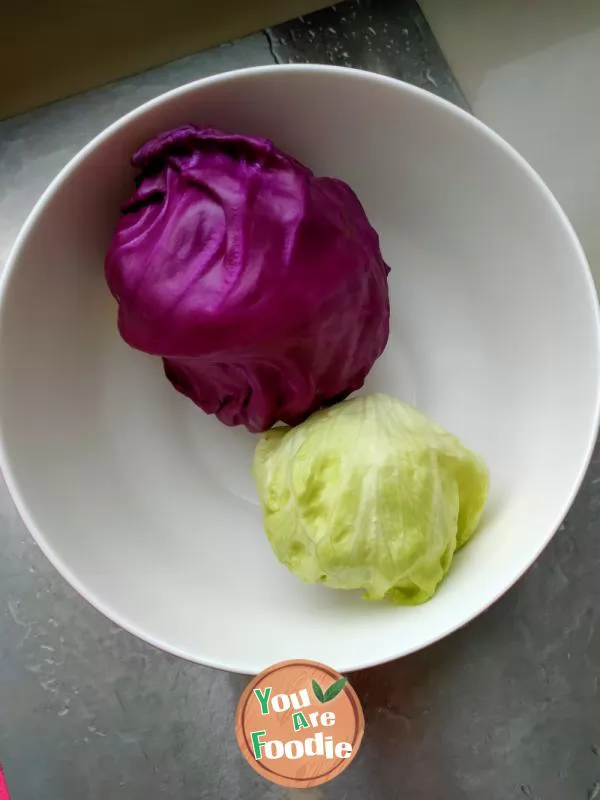 Refreshing cold mixed purple cabbage