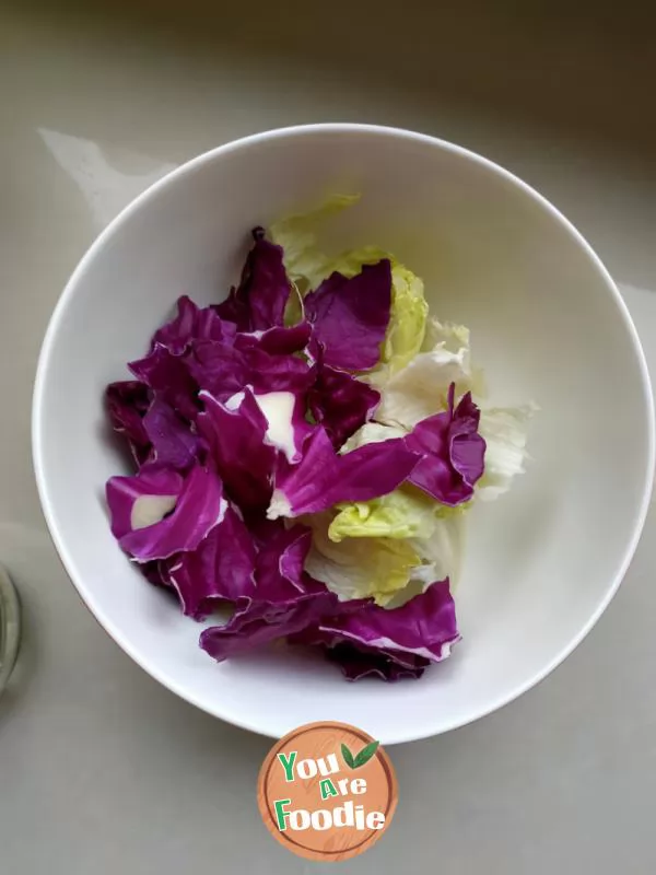 Refreshing cold mixed purple cabbage