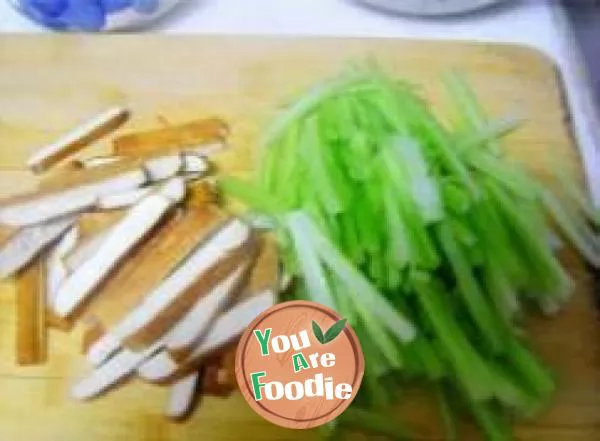 Sauteed Celery with Dried Tofu Slices