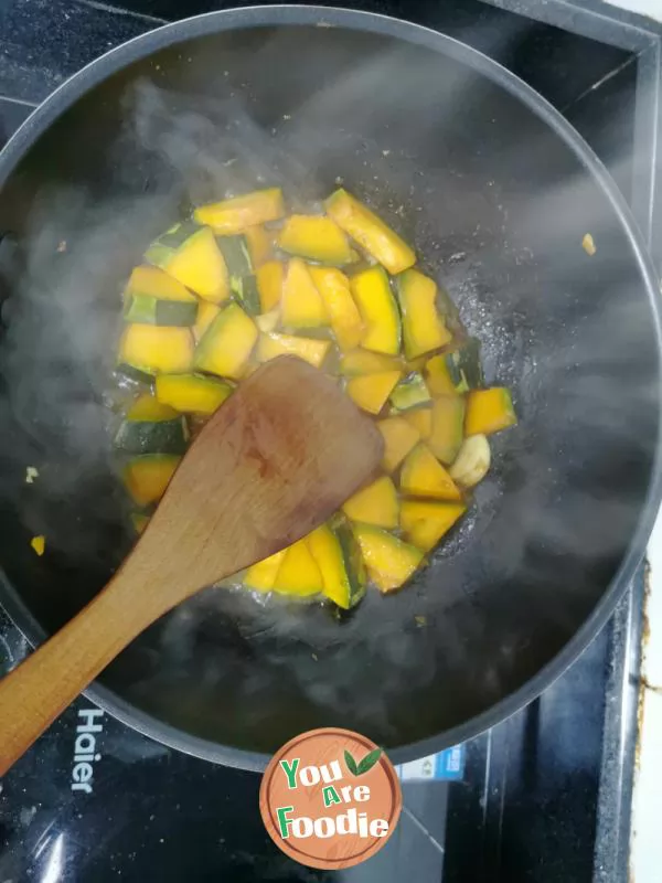 Fried pumpkin with oyster sauce