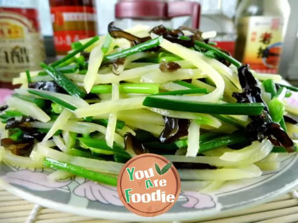 Stir fried shredded potato with leek moss