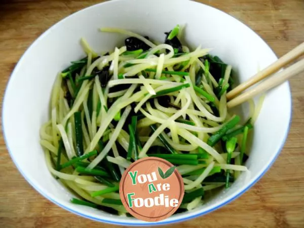 Stir fried shredded potato with leek moss