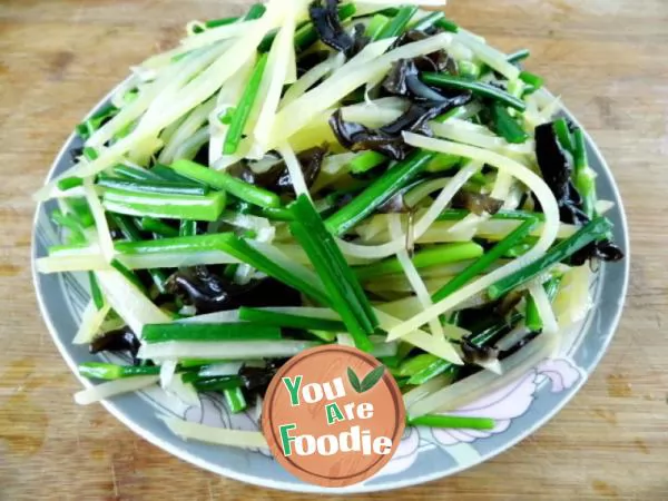 Stir fried shredded potato with leek moss