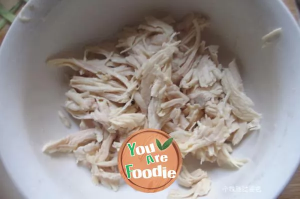 Noodles with shredded chicken