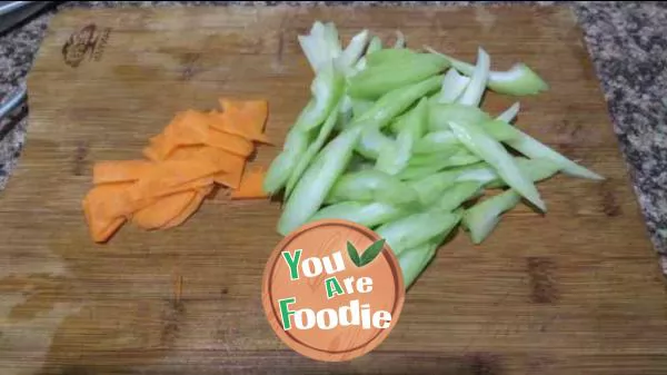 Fried celery with dried beancurd