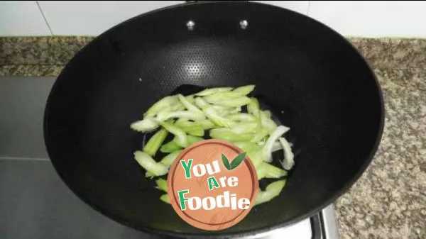 Fried celery with dried beancurd