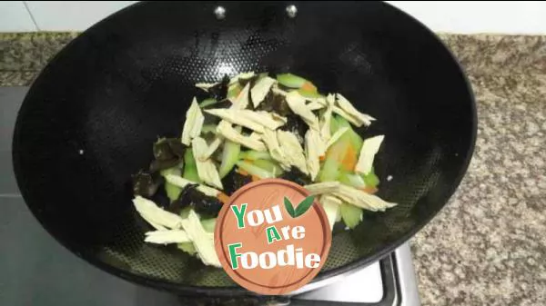 Fried celery with dried beancurd