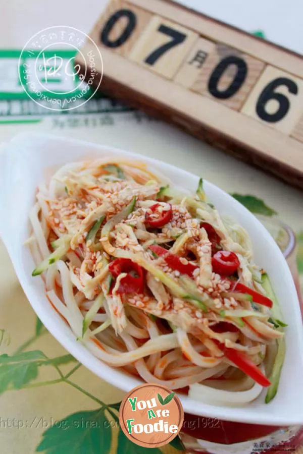 What-do-you-eat-in-hot-summer?-Sichuan-traditional-snack-[cold-noodles-with-shredded-chicken]