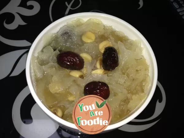 Tremella and jujube soup