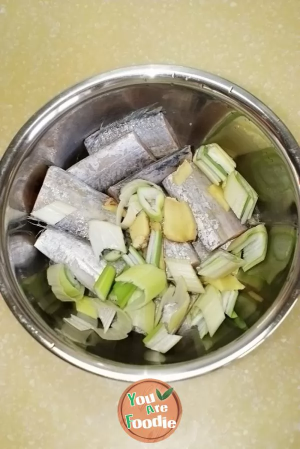 Steamed hairtail with chopped pepper