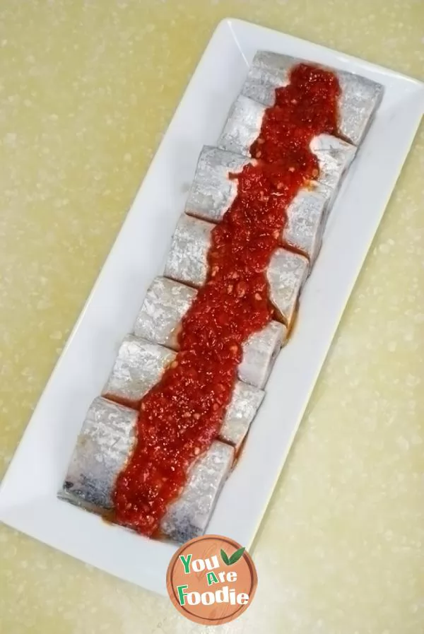 Steamed hairtail with chopped pepper