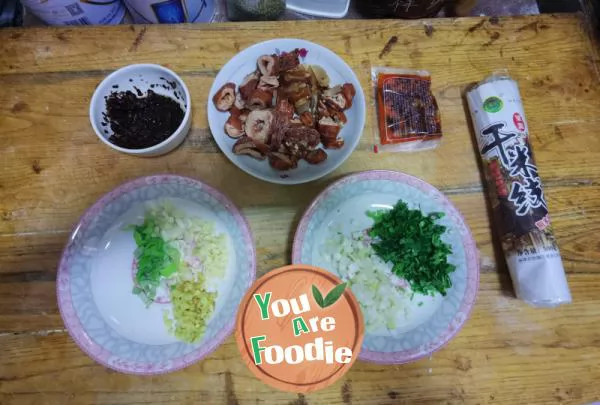 Rice noodles with red oil and fat intestines