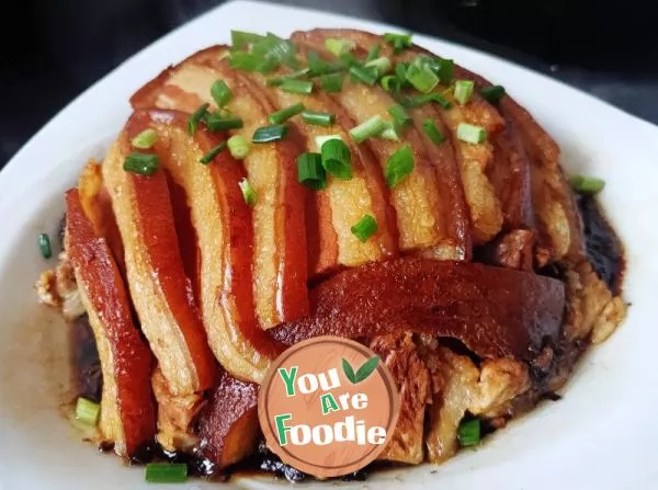 Family version of plum vegetable braised pork belly