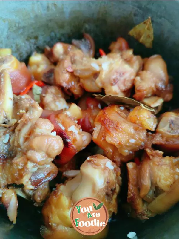 Braised pork feet in brown sauce