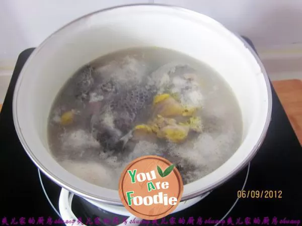 Wolfberry and black chicken soup